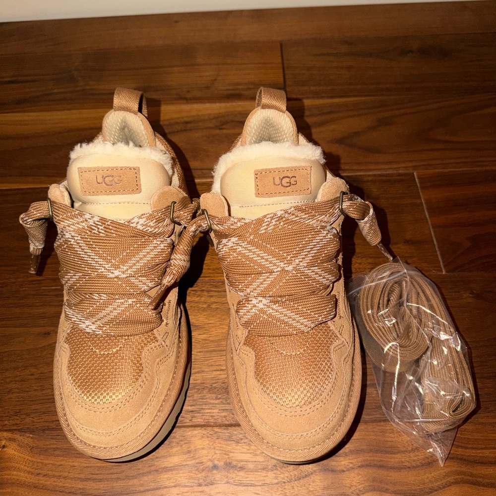 Authentic UGG Women's Lowmel Family Matching
Suede Mesh Sneakers Size 8